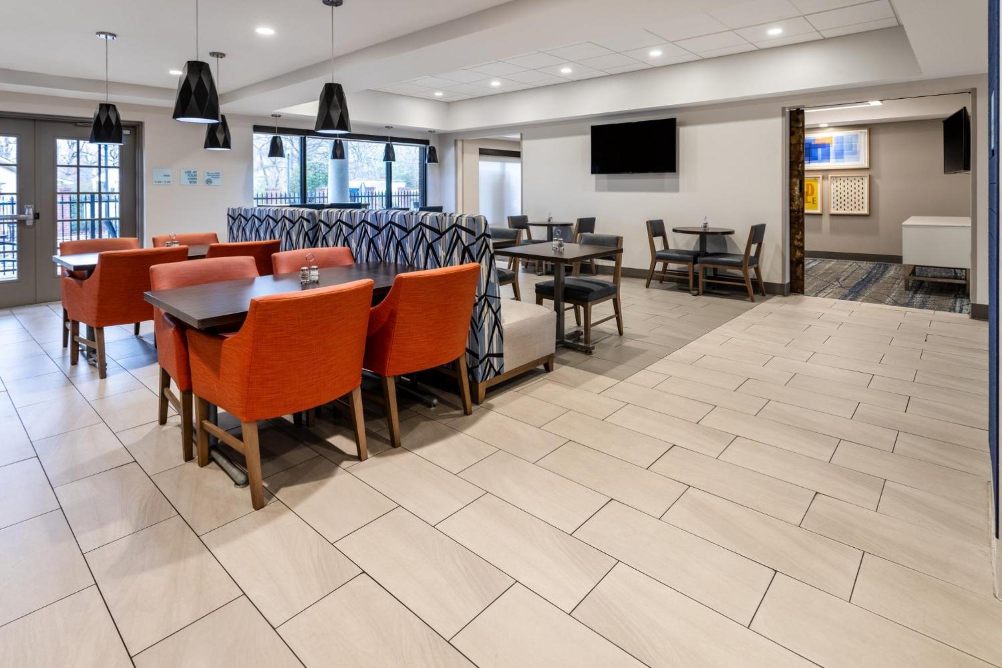 Express & Jackson - By Ihg 2* Flowood