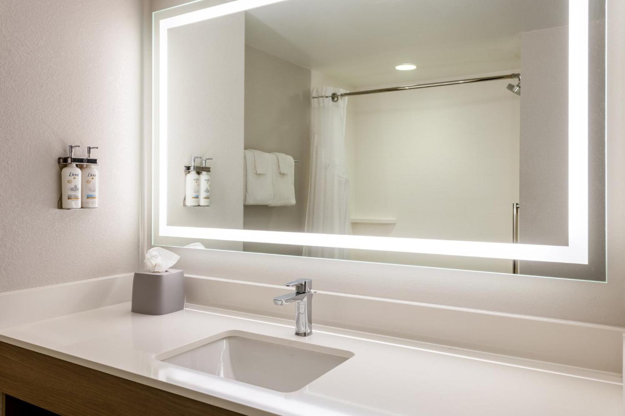 Express & Jackson - By Ihg 2* Flowood