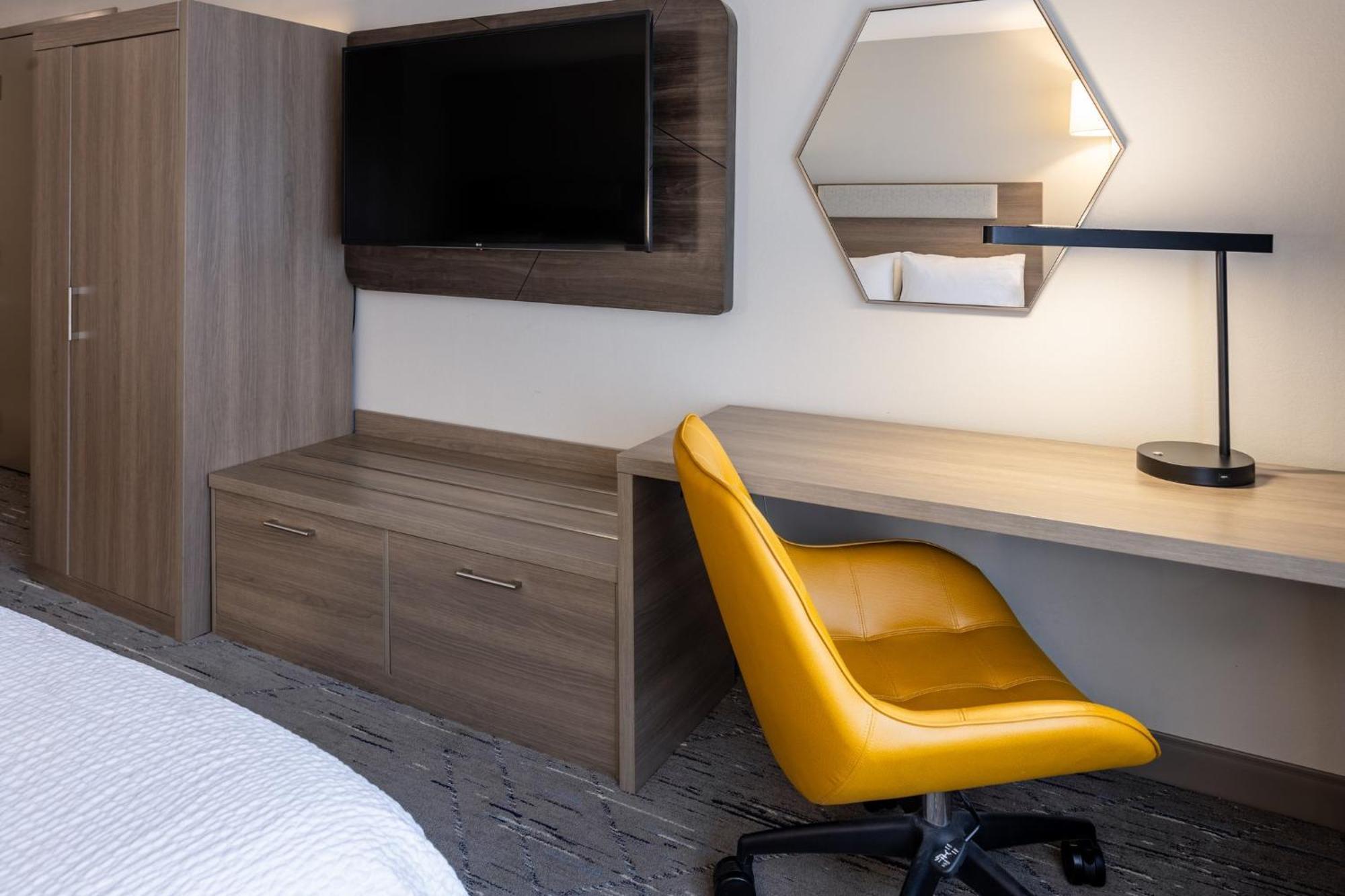 Express & Jackson - By Ihg